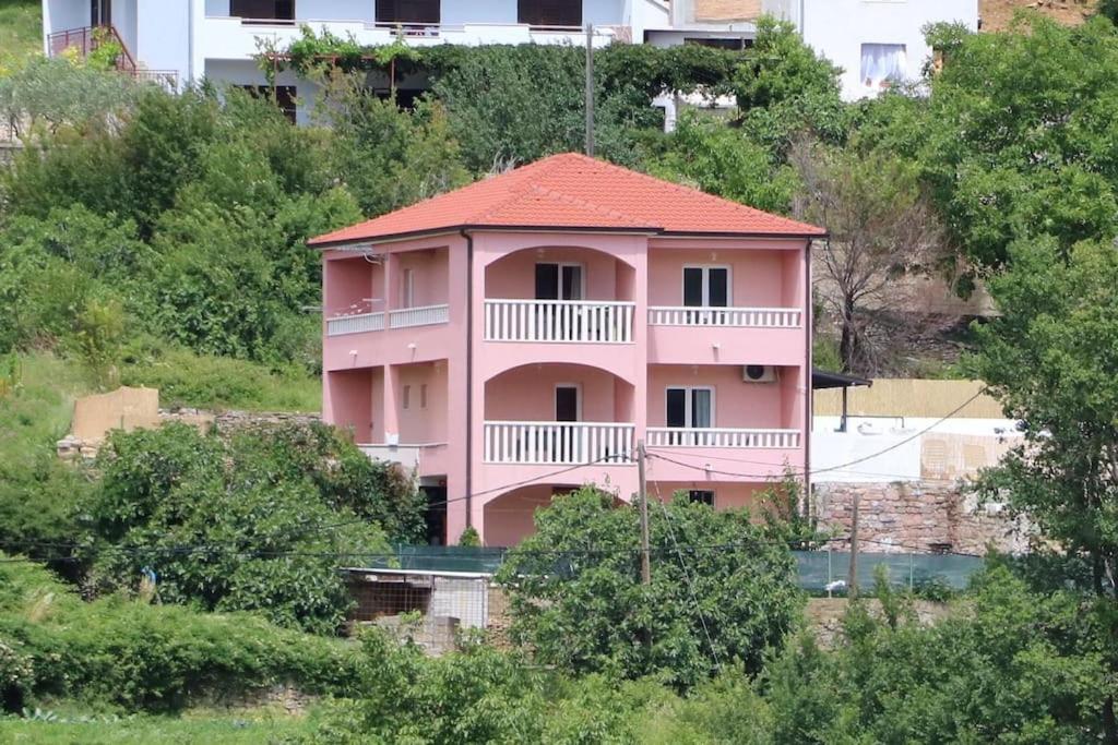 Villa With Swimming Pool And Game Room Tugare エクステリア 写真