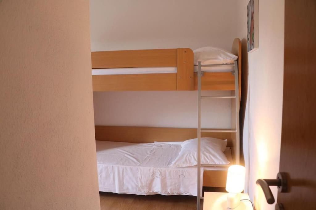 Villa With Swimming Pool And Game Room Tugare エクステリア 写真